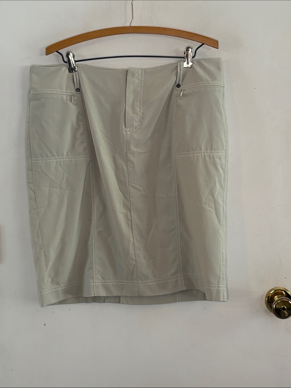 Athleta beige pencil skirt with zippered pockets Size 12